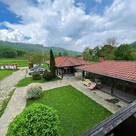 Къща За Гости Младата Баба Feriehus Apriltsi (Lovech)