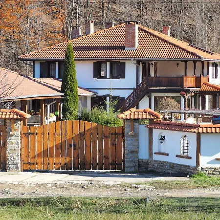 Къща За Гости Младата Баба Feriehus Apriltsi (Lovech)